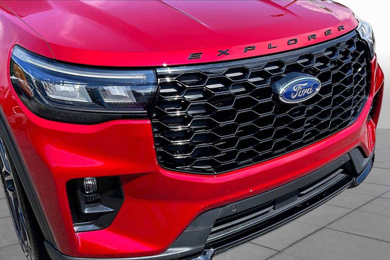 Certified 2025 Ford Explorer ST-Line w/ Premium Package RWD image 29
