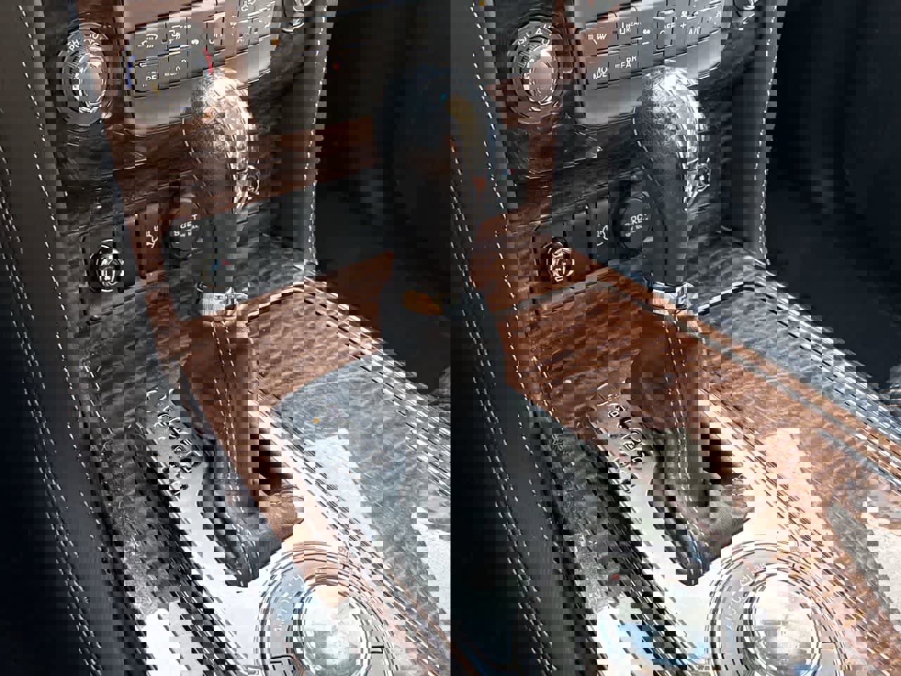 Used 2017 Nissan Armada Platinum image 30