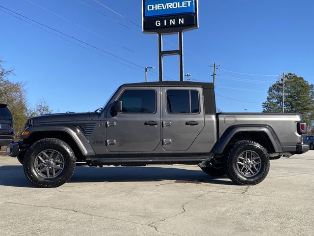 Used 2024 Jeep Gladiator Sport image 2