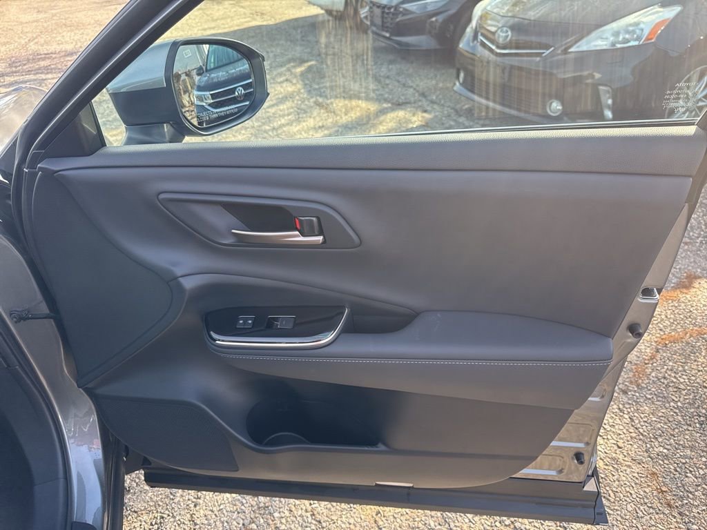 Used 2024 Toyota Crown Platinum AWD/4WD image 17