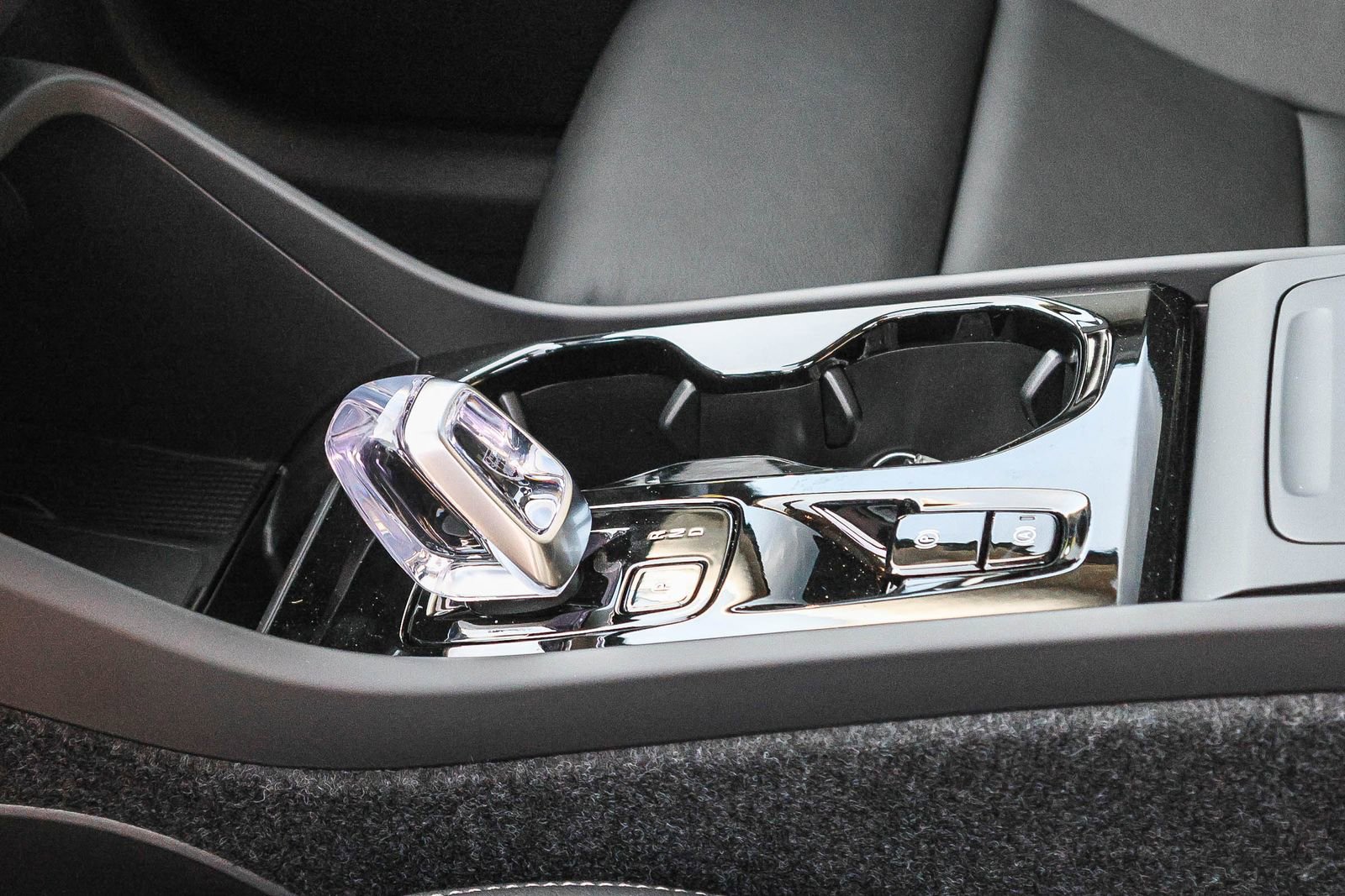 New 2026 Volvo XC40 B4 Plus w/ Climate Package image 27