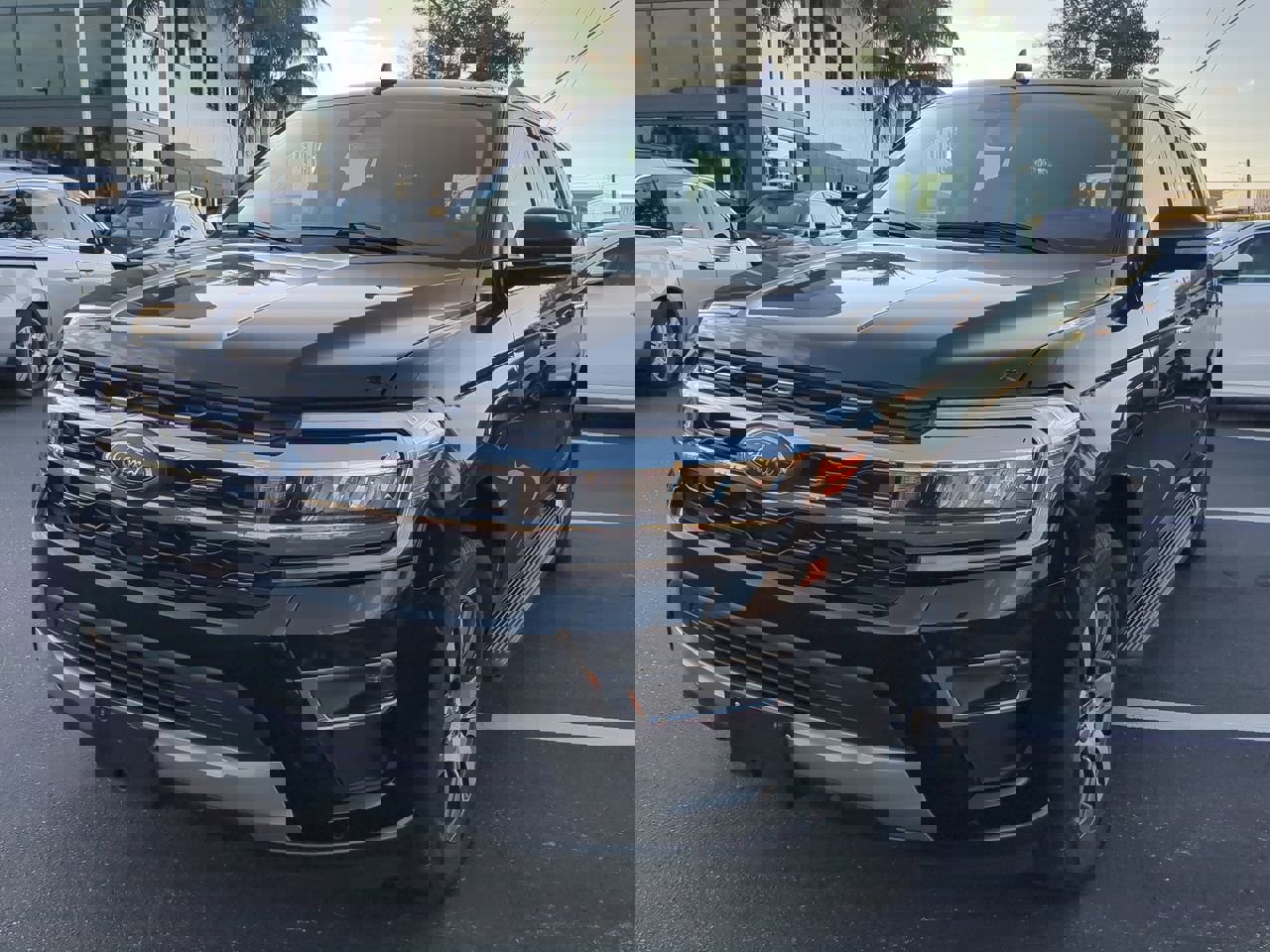 Used 2024 Ford Expedition Limited image 9