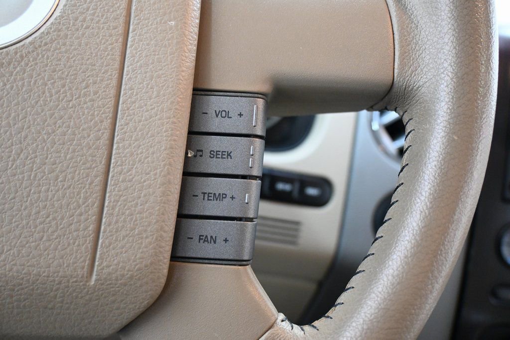 Used 2006 Lincoln Mark LT 4x4 image 26