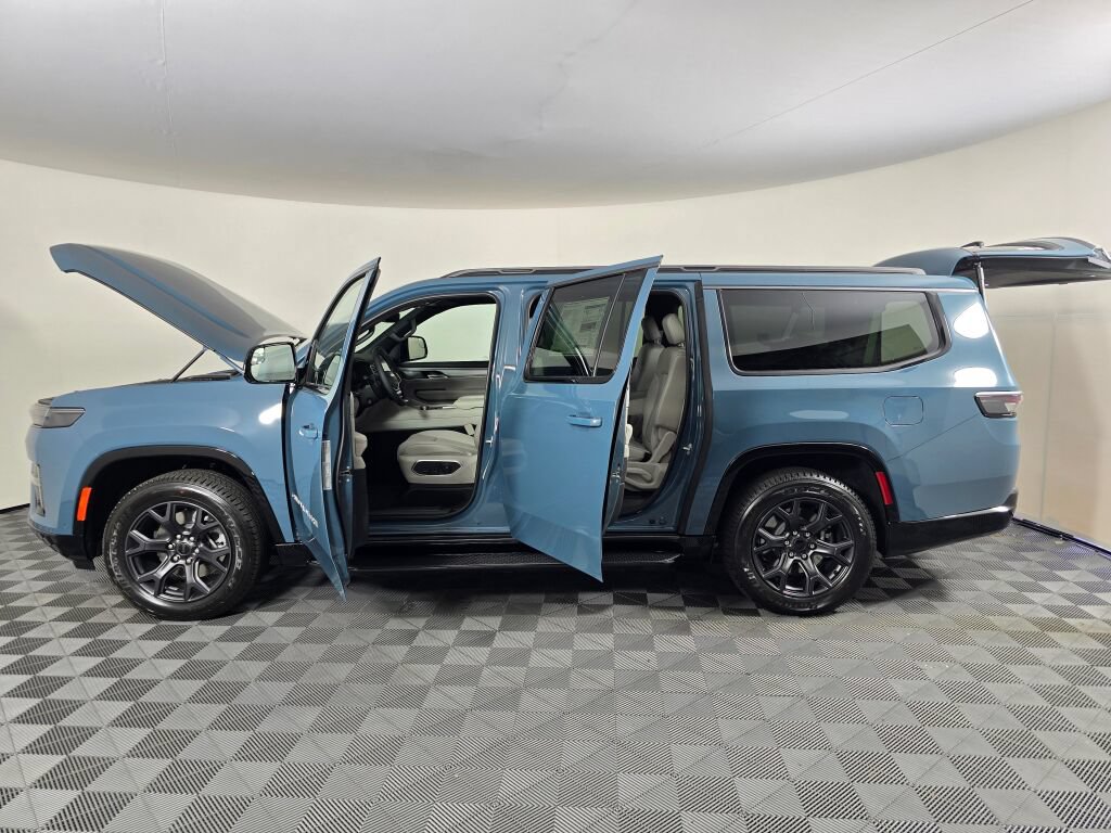 New 2026 Jeep Grand Wagoneer L Limited w/ Rear Seat Video Group I AWD/4WD image 16