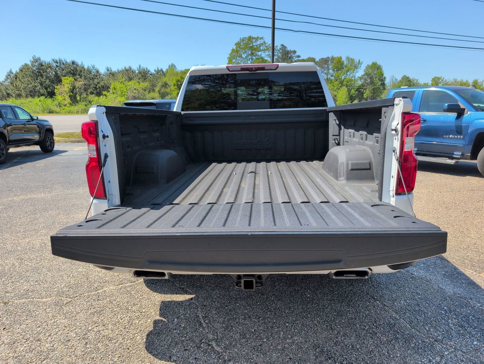 Used 2021 Chevrolet Silverado 1500 High Country w/ Technology Package image 5