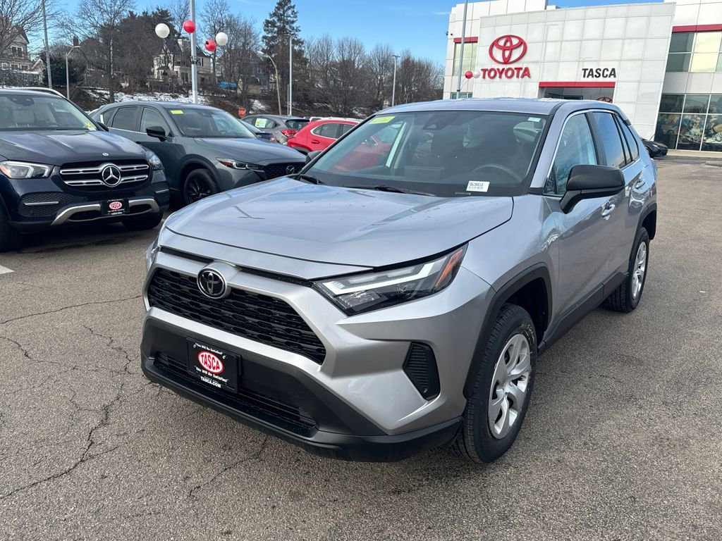 Used 2024 Toyota RAV4 LE image 3