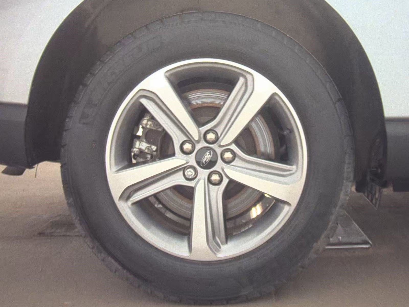 Used 2024 Ford Edge SEL w/ Convenience Package image 11