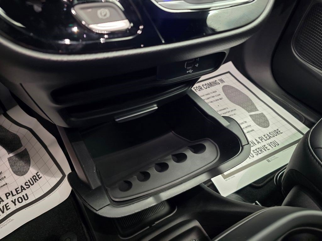New 2027 Chrysler Pacifica Select FWD image 24