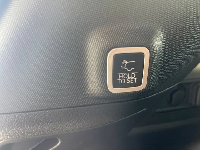 Used 2025 Jeep Grand Cherokee Altitude AWD/4WD image 17