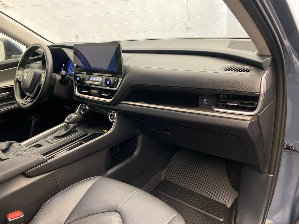Used 2025 Toyota Grand Highlander AWD image 25