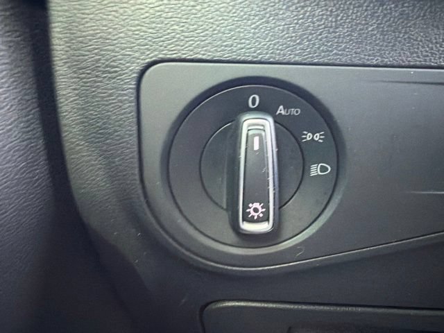 Used 2020 Volkswagen Tiguan SE FWD image 28