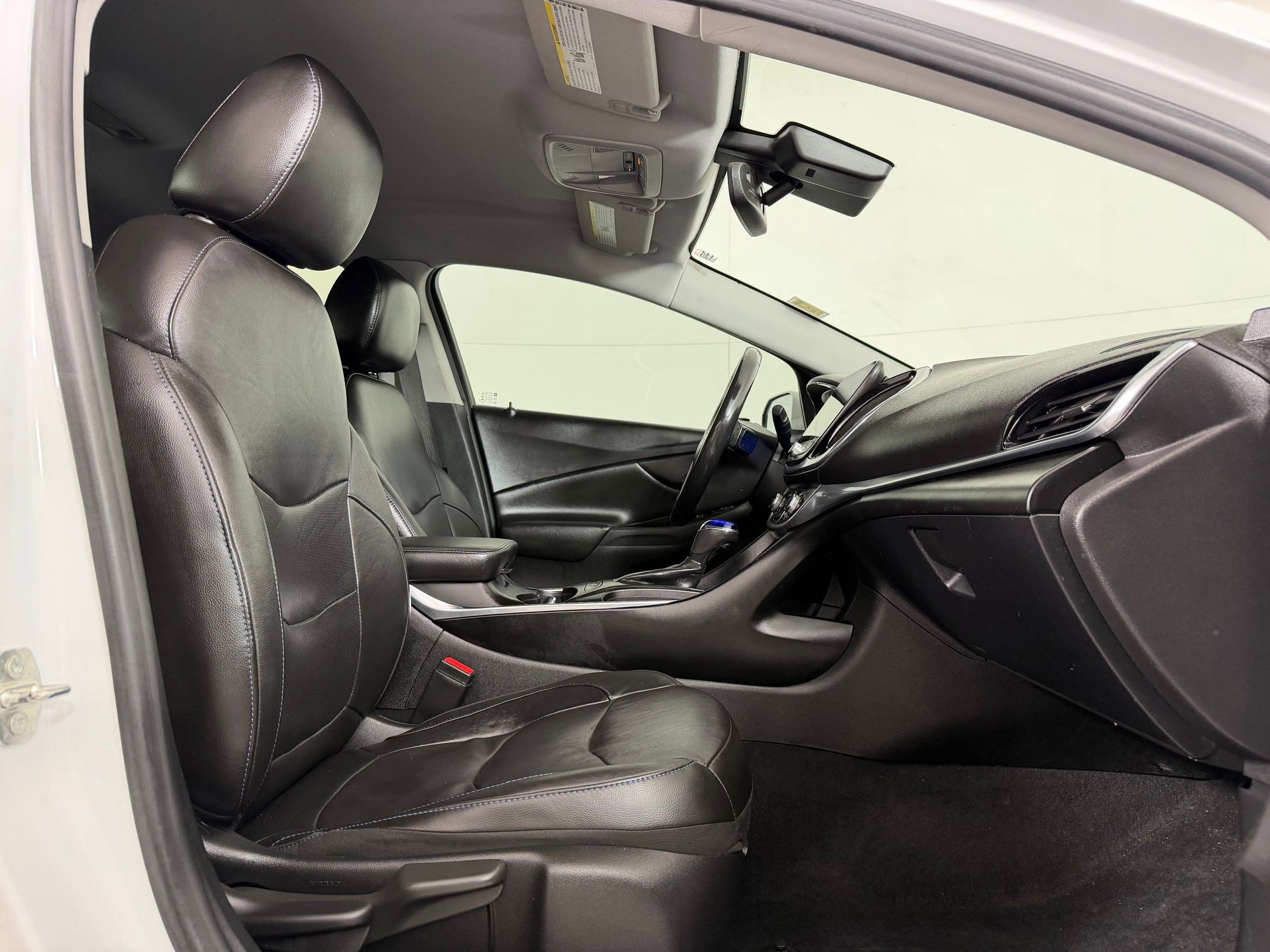 Used 2018 Chevrolet Volt Premier w/ Driver Confidence Package image 28