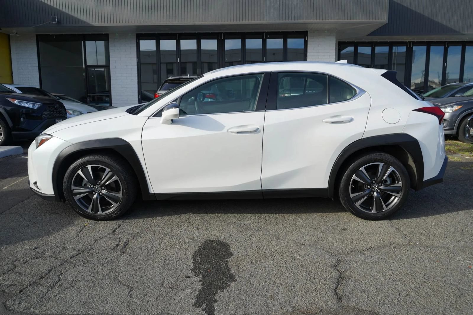 Used 2019 Lexus UX 200 FWD image 2