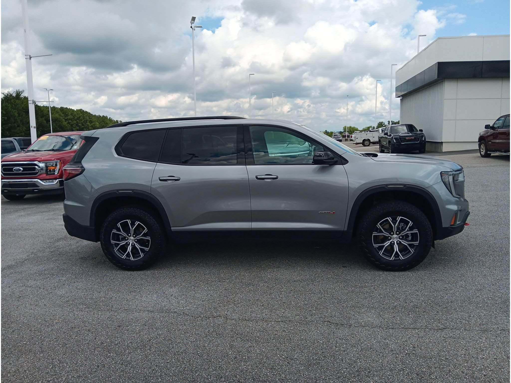 Used 2024 GMC Acadia AT4 w/ Luxury Package AWD/4WD image 6