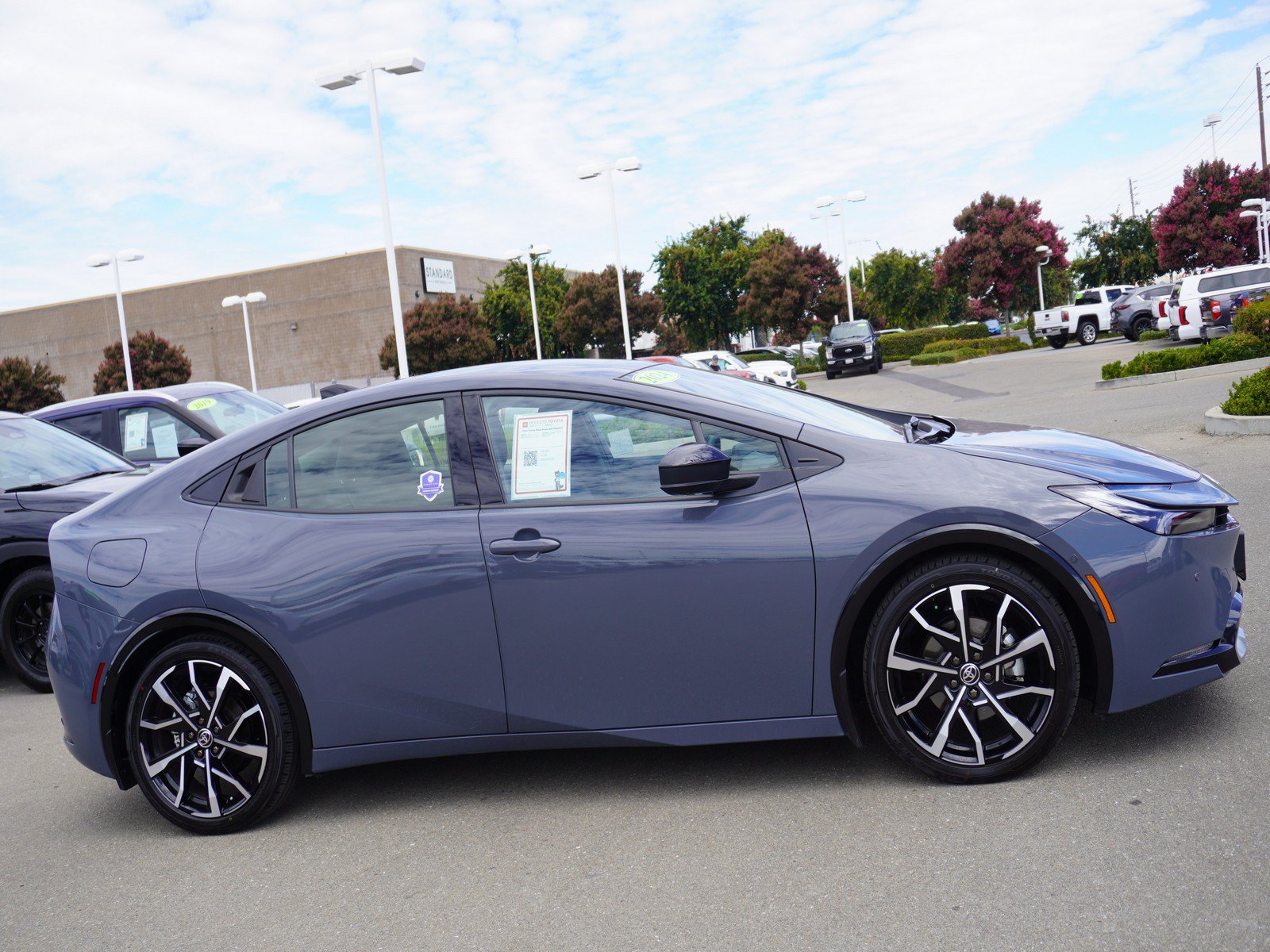Used 2024 Toyota Prius Prime Premium w/ Advanced Technology Package FWD image 4