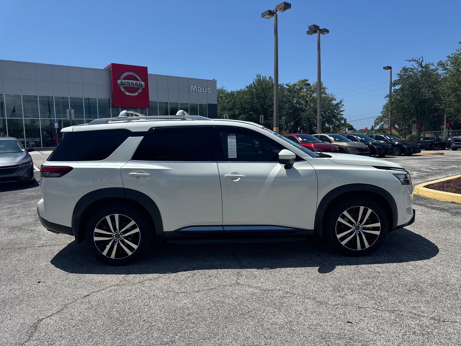 Certified 2023 Nissan Pathfinder Platinum w/ Lighting Package (N93) AWD/4WD image 4