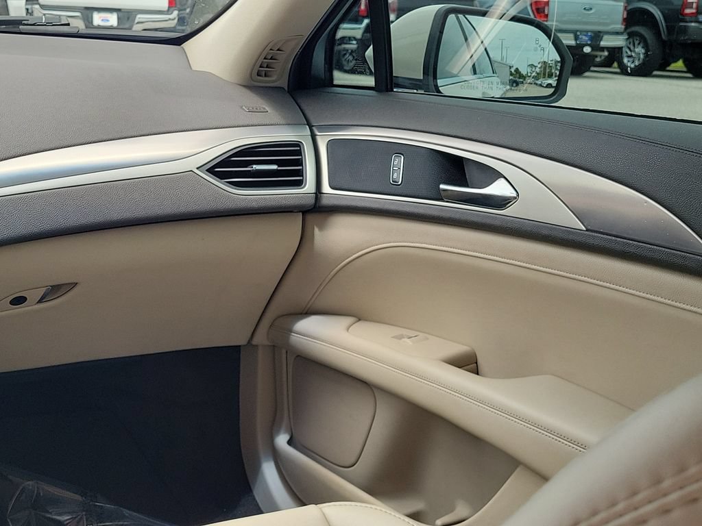 Used 2020 Lincoln MKZ FWD image 14