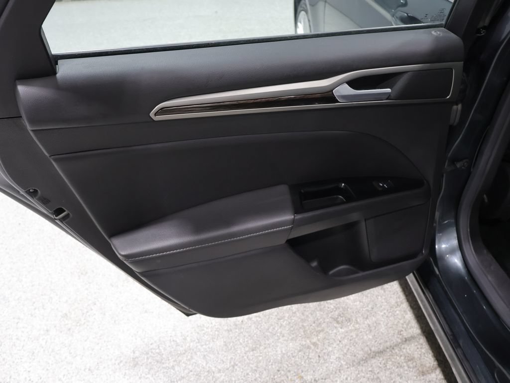Used 2016 Ford Fusion SE w/ Equipment Group 202A FWD image 20