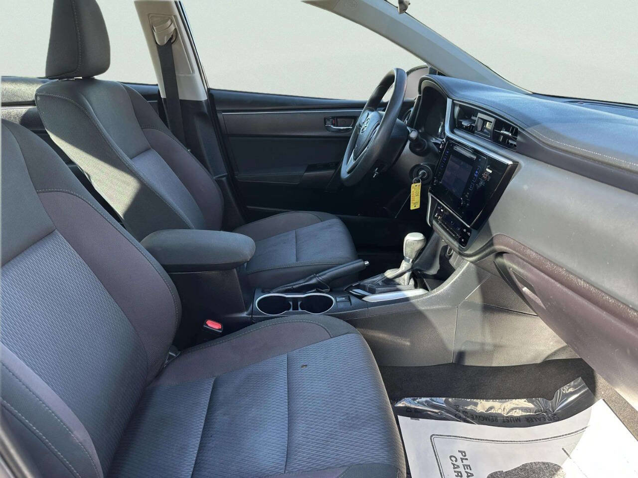 Used 2017 Toyota Corolla LE image 22