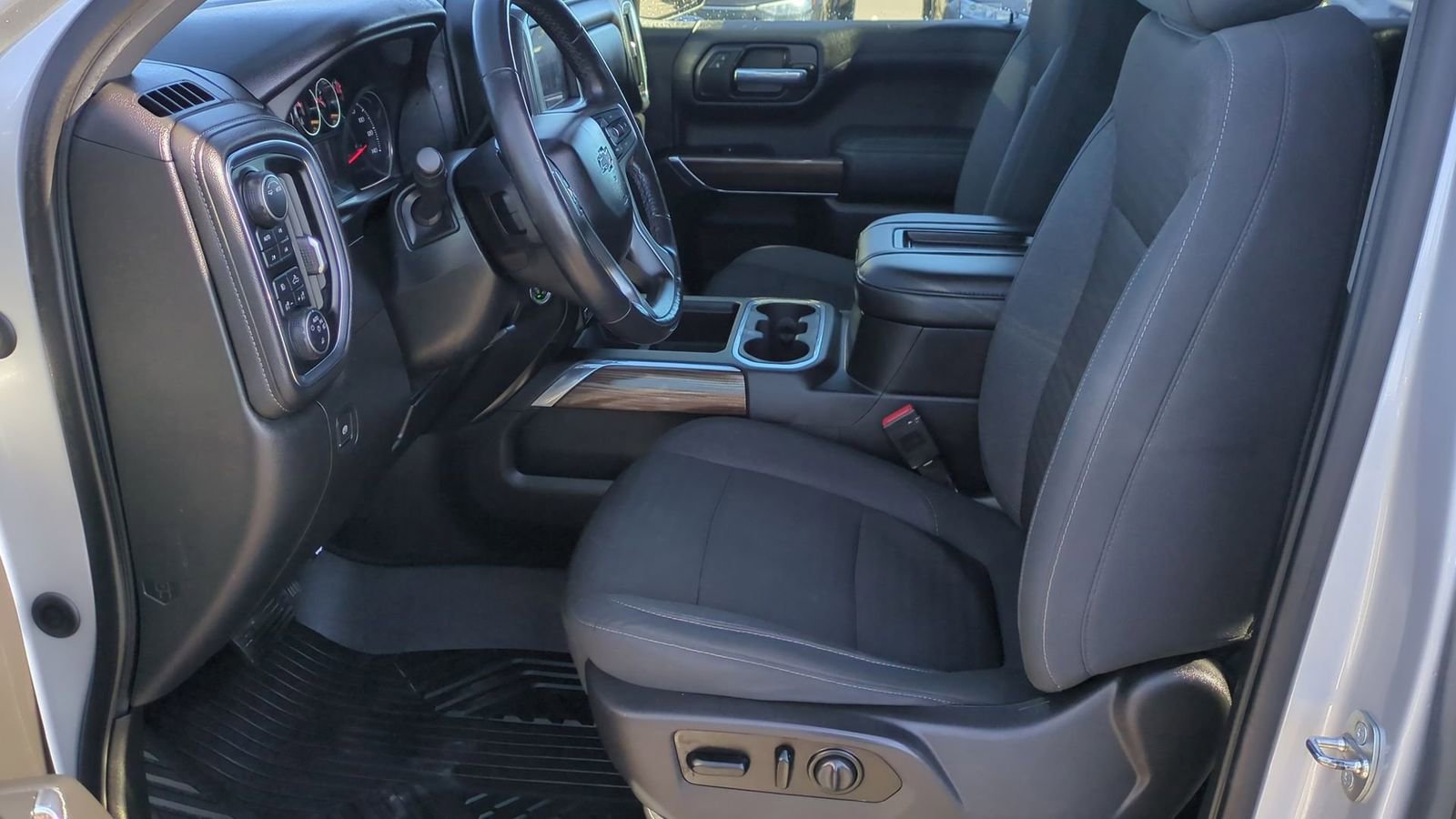 Used 2020 Chevrolet Silverado 1500 LT Trail Boss image 18