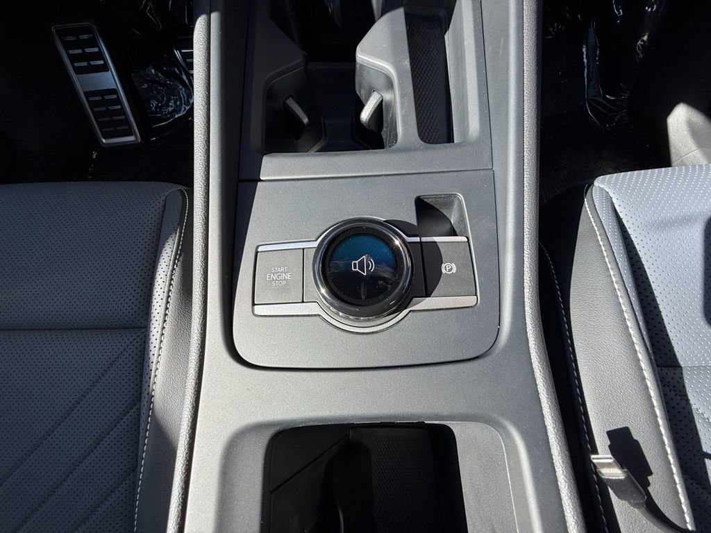 New 2025 Volkswagen Tiguan SE R-Line image 24