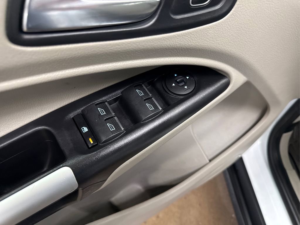 Used 2019 Ford Transit Connect XLT image 31