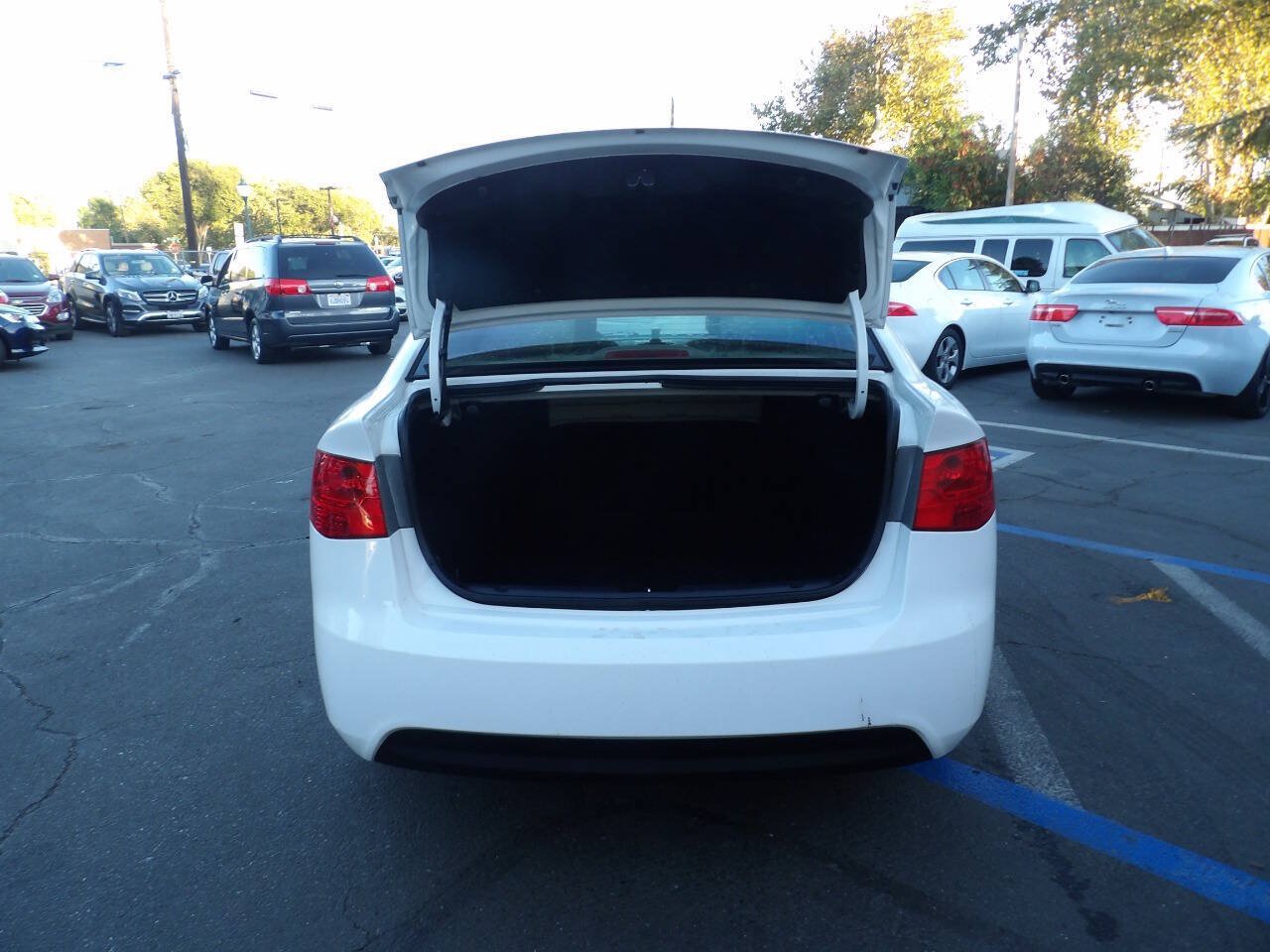 Used 2012 Kia Forte LX FWD image 10