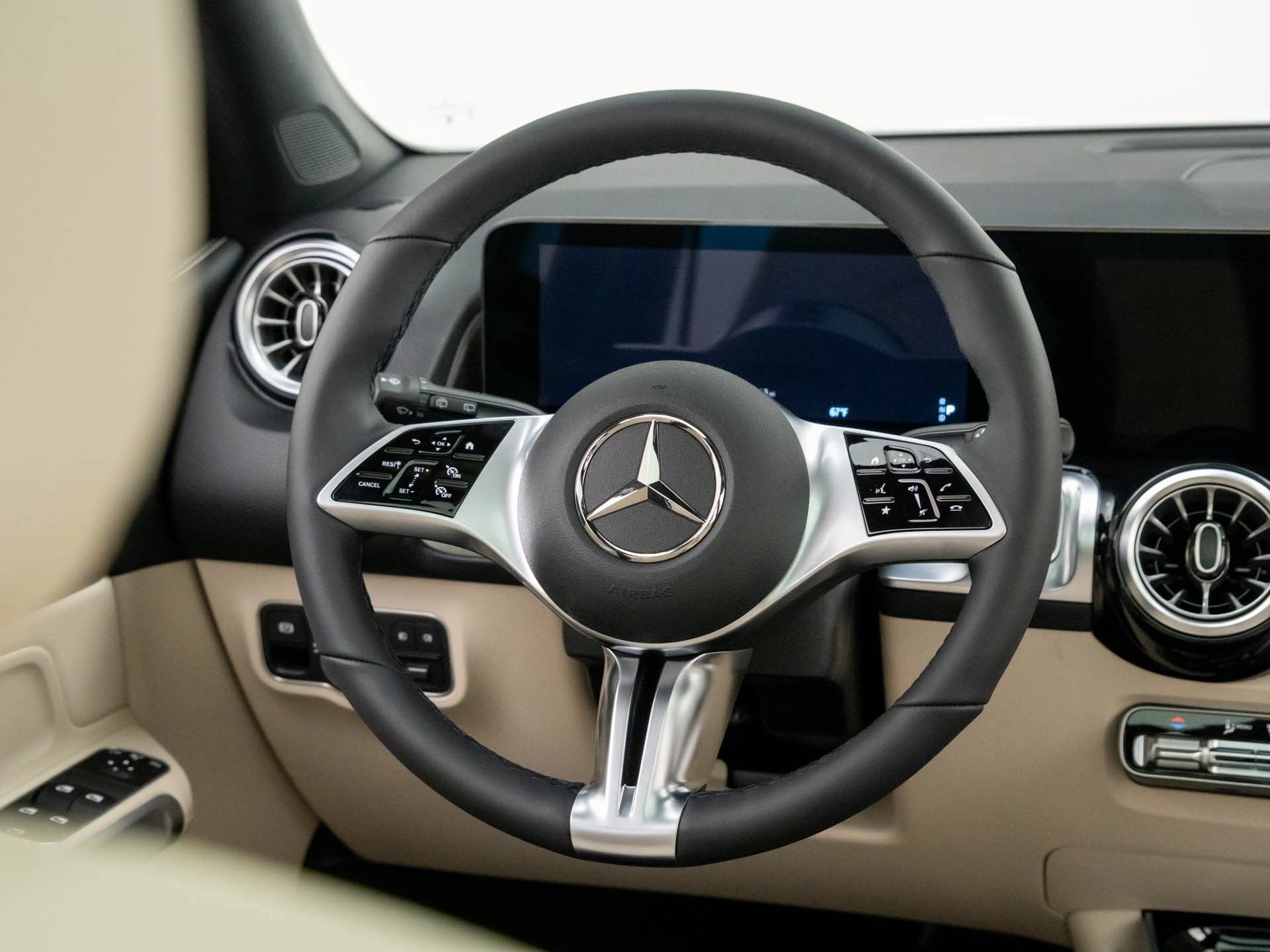 New 2026 Mercedes-Benz GLB 250 4MATIC image 11