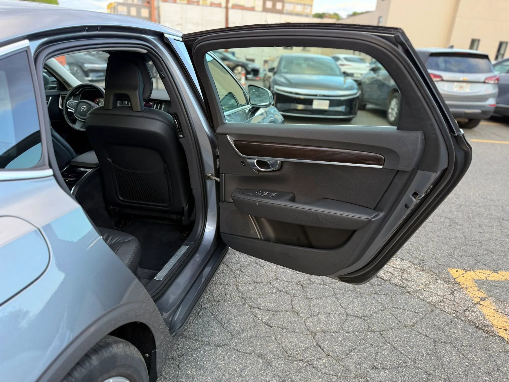 Used 2018 Volvo S90 T5 Momentum w/ Convenience Package FWD image 17