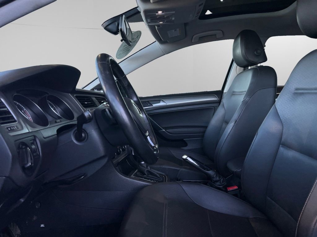 Used 2015 Volkswagen Golf S image 23