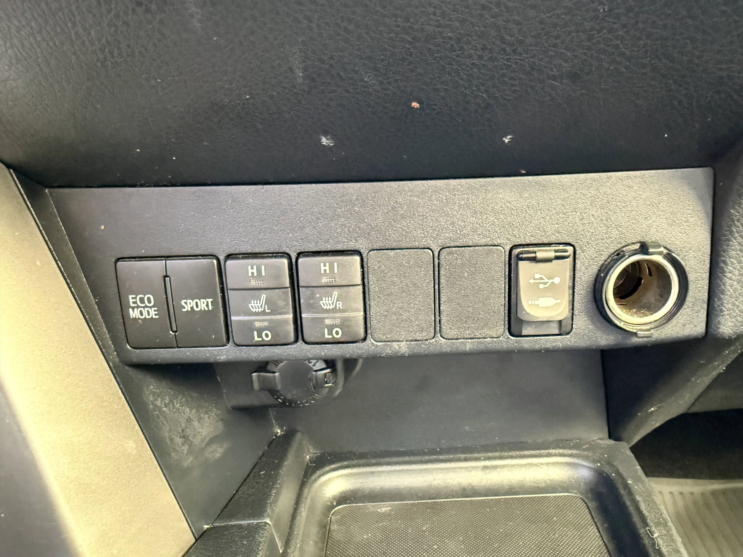 Used 2018 Toyota RAV4 Limited w/ Protection Package image 15