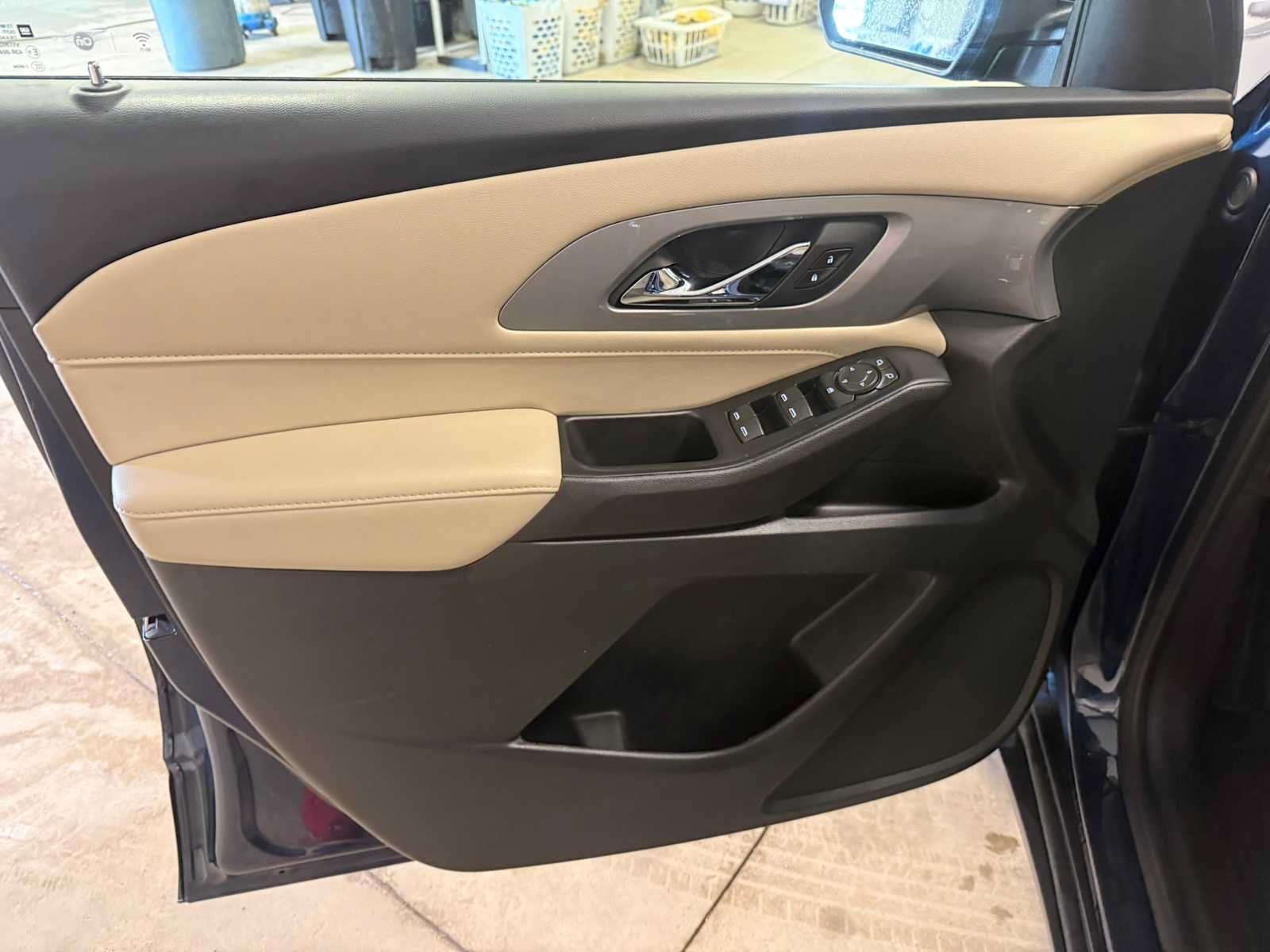Used 2022 Chevrolet Traverse LS FWD image 20