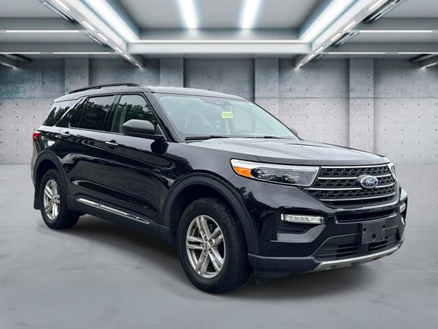 Certified 2023 Ford Explorer XLT w/ Equipment Group 202A AWD/4WD image 3