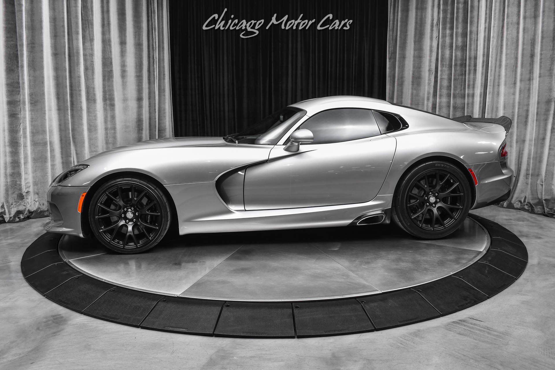 Used 2015 Dodge Viper SRT-10 image 1