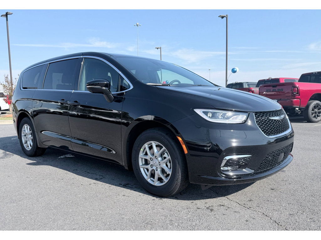 New 2026 Chrysler Pacifica Select image 2