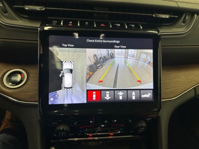 Used 2024 Jeep Grand Cherokee Summit w/ Luxury Tech Group V image 33