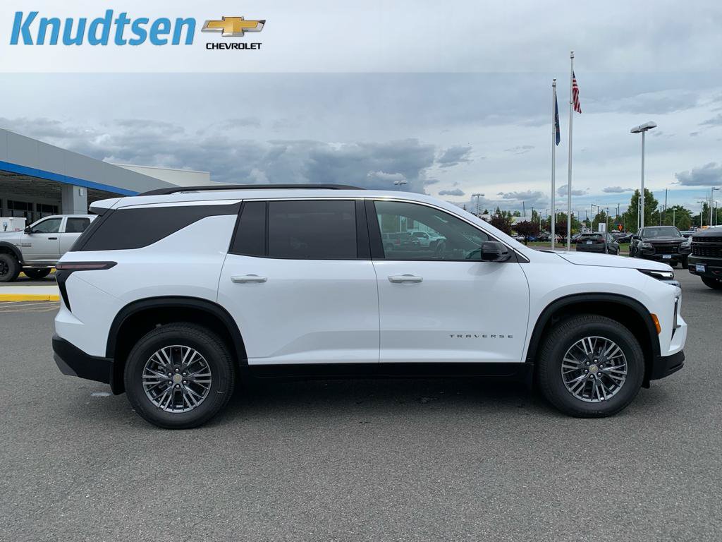 New 2026 Chevrolet Traverse LT w/ Midnight/Sport Edition AWD/4WD image 8