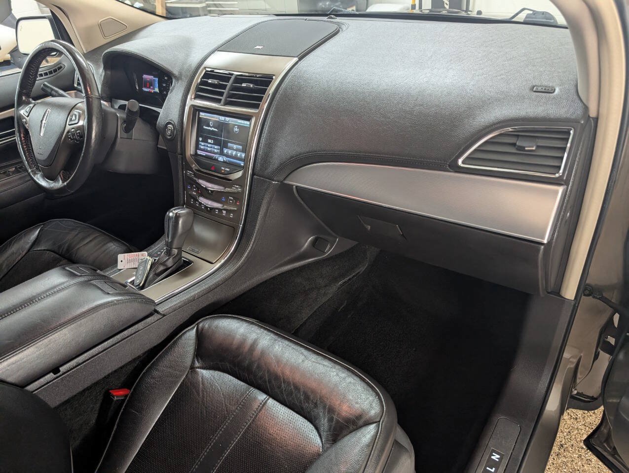 Used 2012 Lincoln MKX AWD image 22