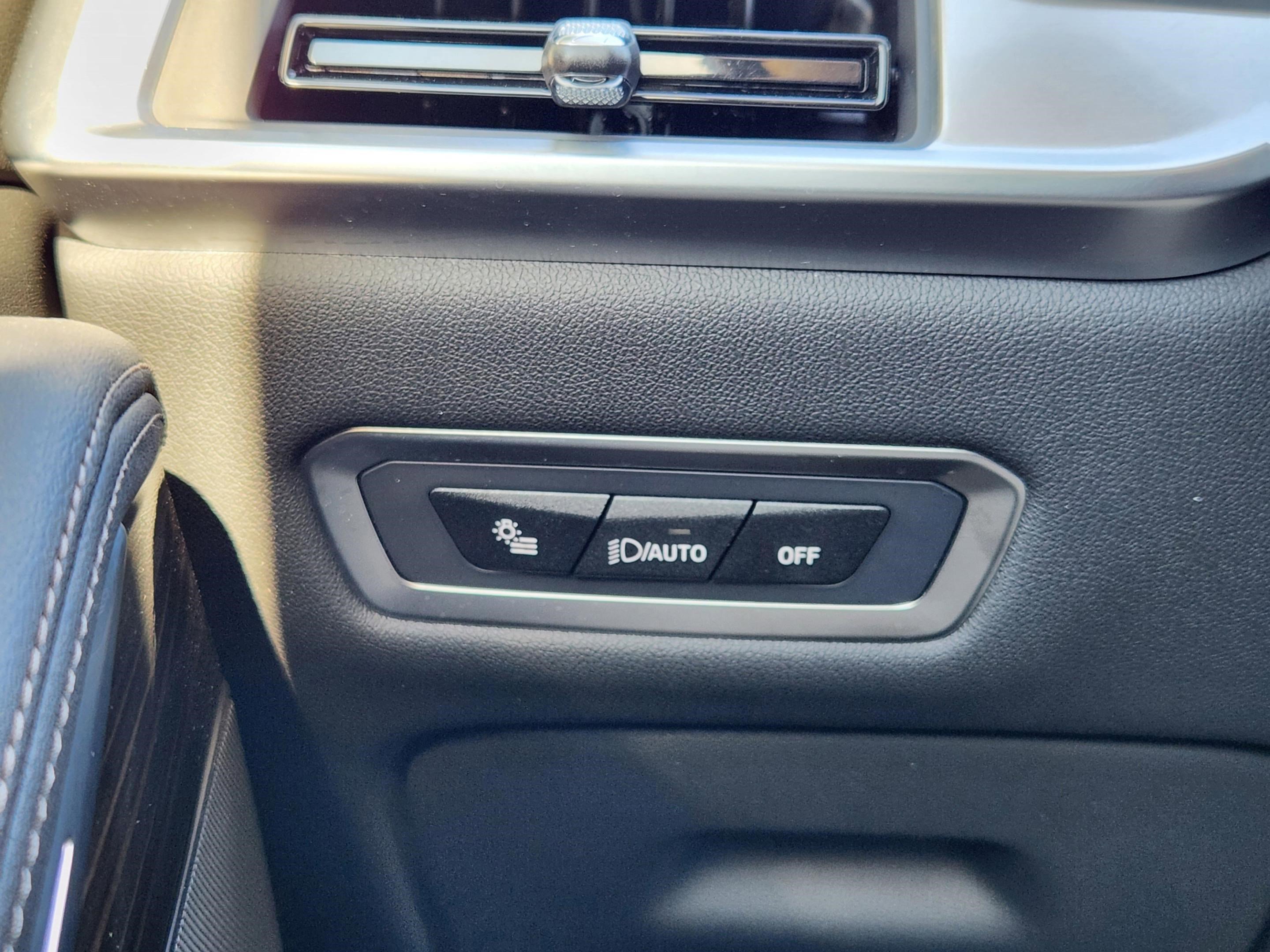 Used 2024 BMW X7 xDrive40i w/ Premium Package image 17