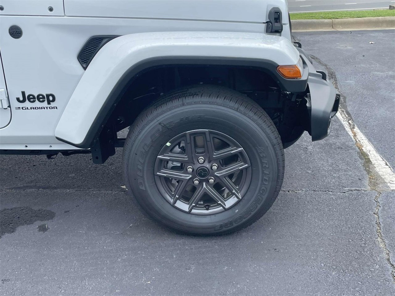 New 2025 Jeep Gladiator Sport image 34