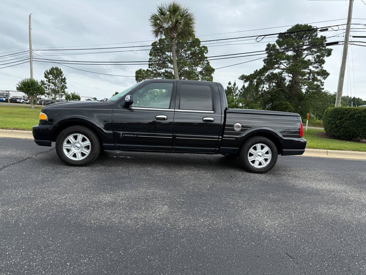 Used 2002 Lincoln Blackwood RWD image 2