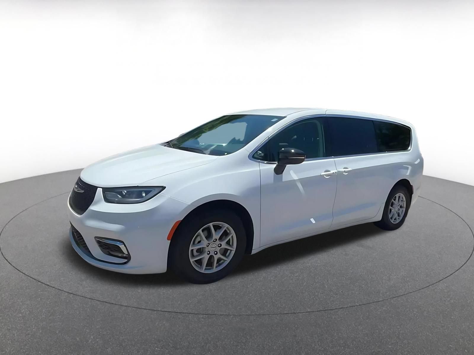 Used 2024 Chrysler Pacifica Touring-L FWD image 6