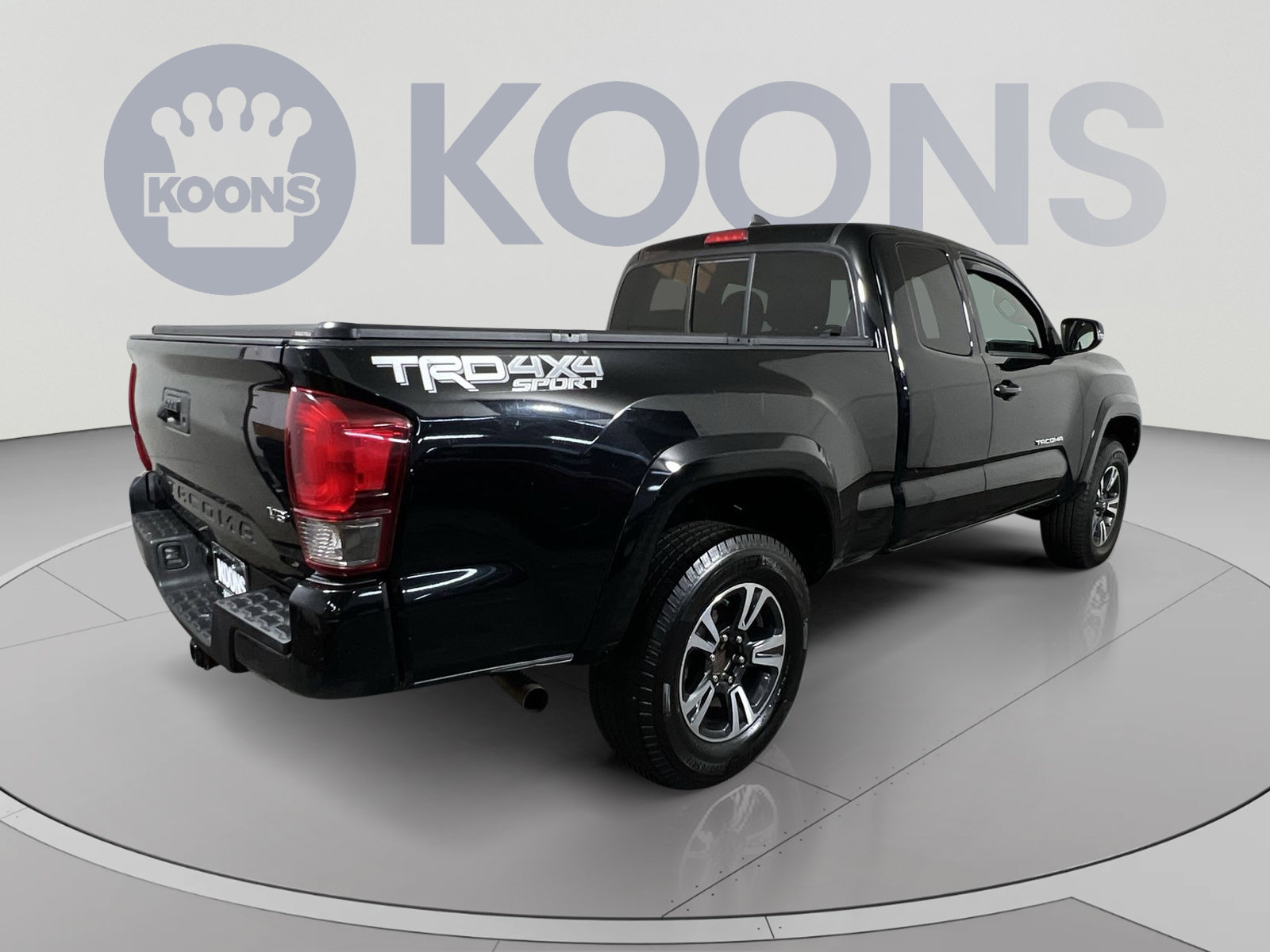 Used 2016 Toyota Tacoma TRD Sport w/ Towing Package AWD/4WD image 11