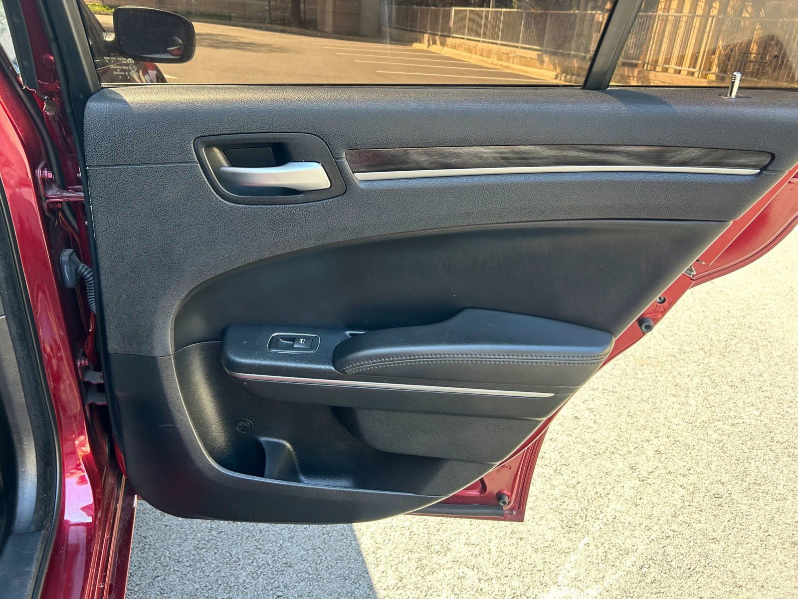 Used 2016 Chrysler 300 Limited RWD image 25