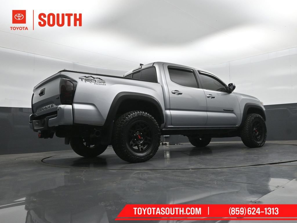 Used 2016 Toyota Tacoma TRD Off-Road AWD/4WD image 36