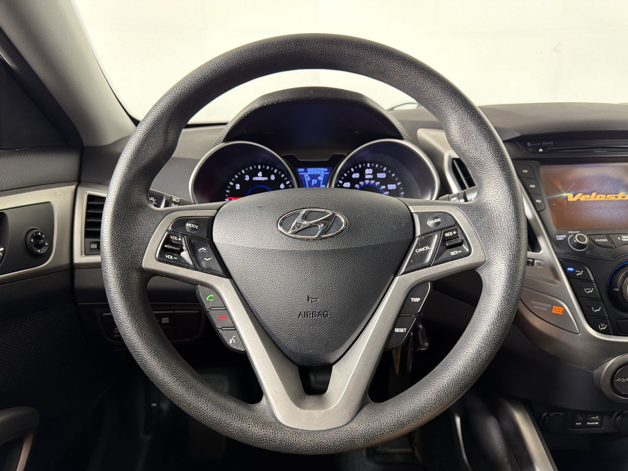 Used 2014 Hyundai Veloster FWD image 9