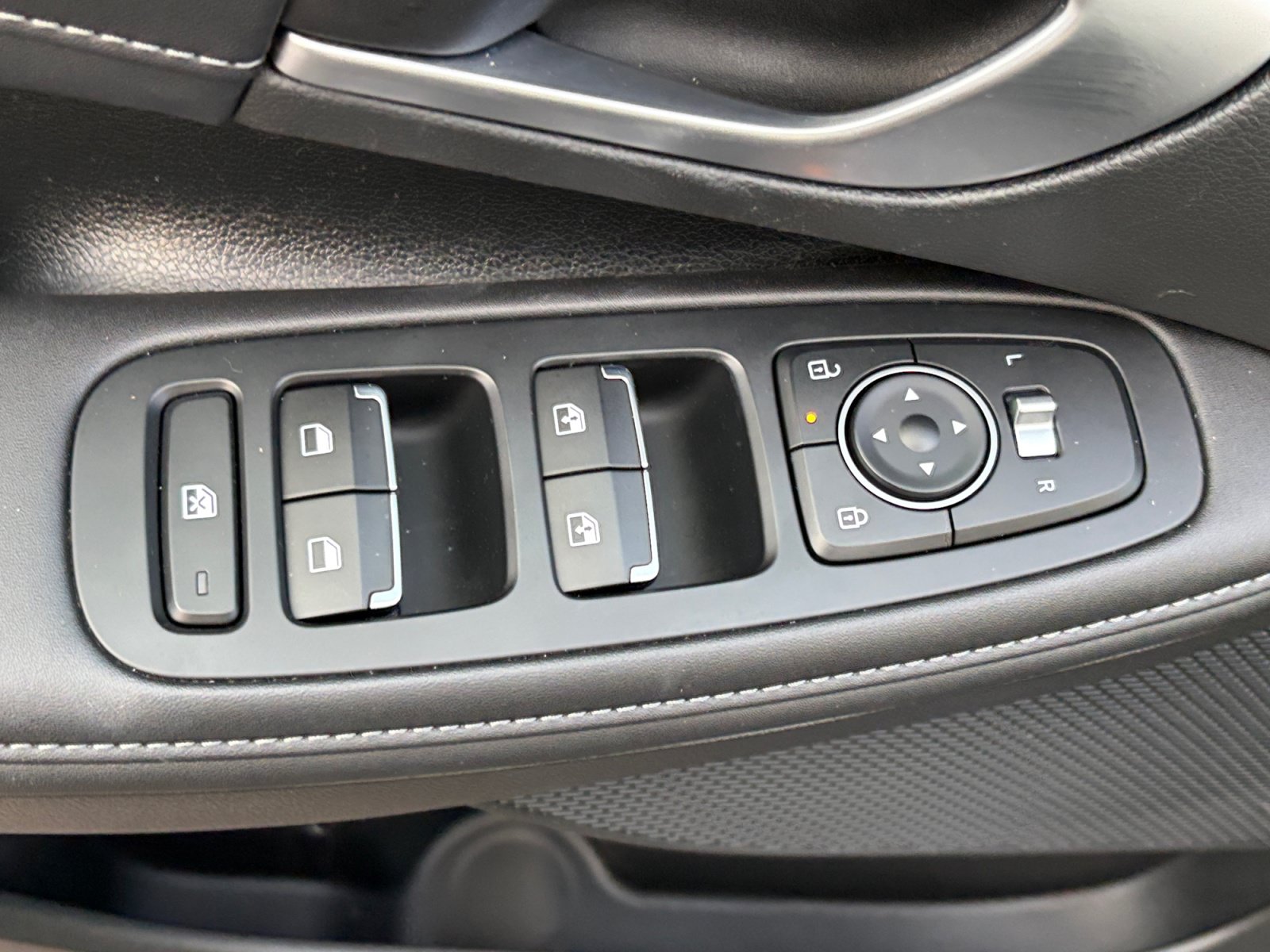 Used 2025 Hyundai Sonata Limited FWD image 13