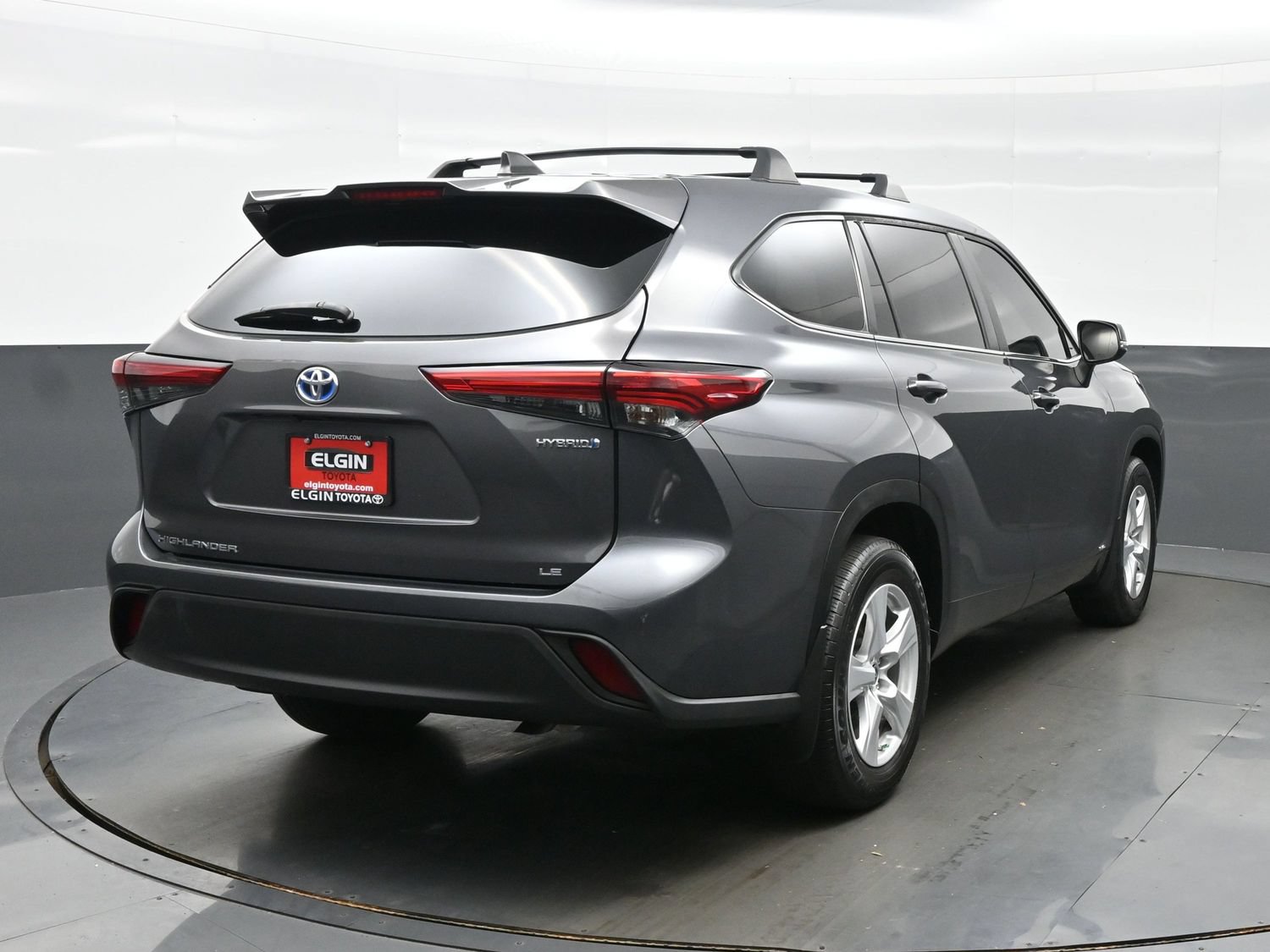 Used 2023 Toyota Highlander LE AWD/4WD image 5