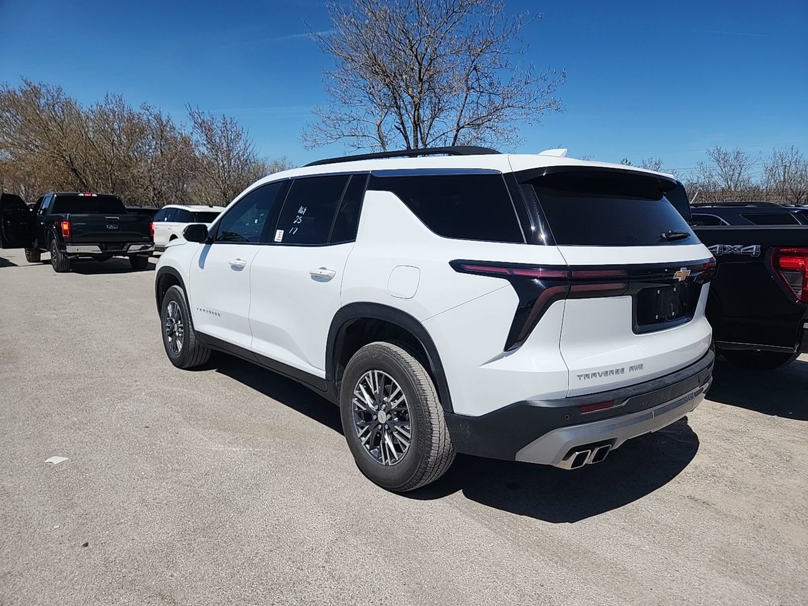 Used 2025 Chevrolet Traverse LT AWD/4WD image 6