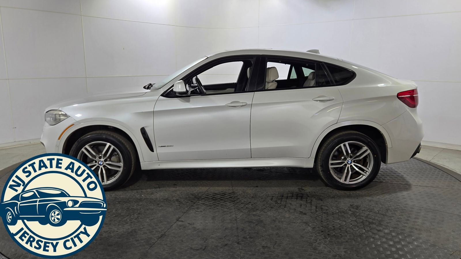 Used 2017 BMW X6 xDrive50i w/ Executive Package image 4
